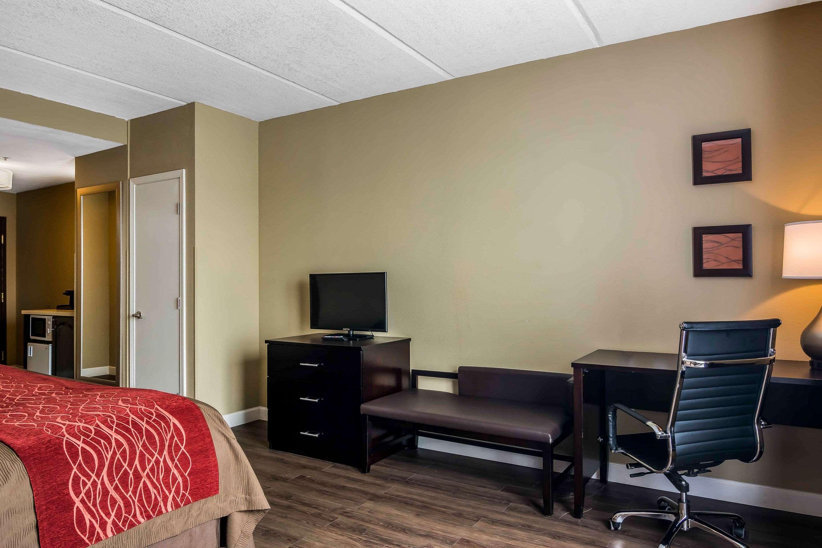 Comfort Inn & Suites Near Six Flags Lithia Springs Exterior foto